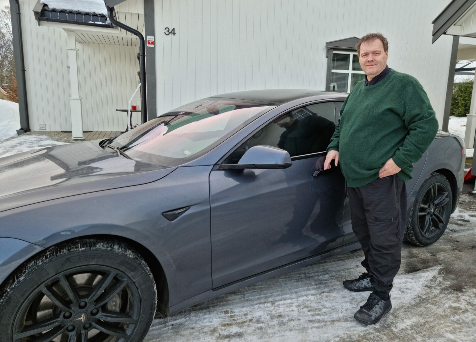 Terje med sin Tesla S100D